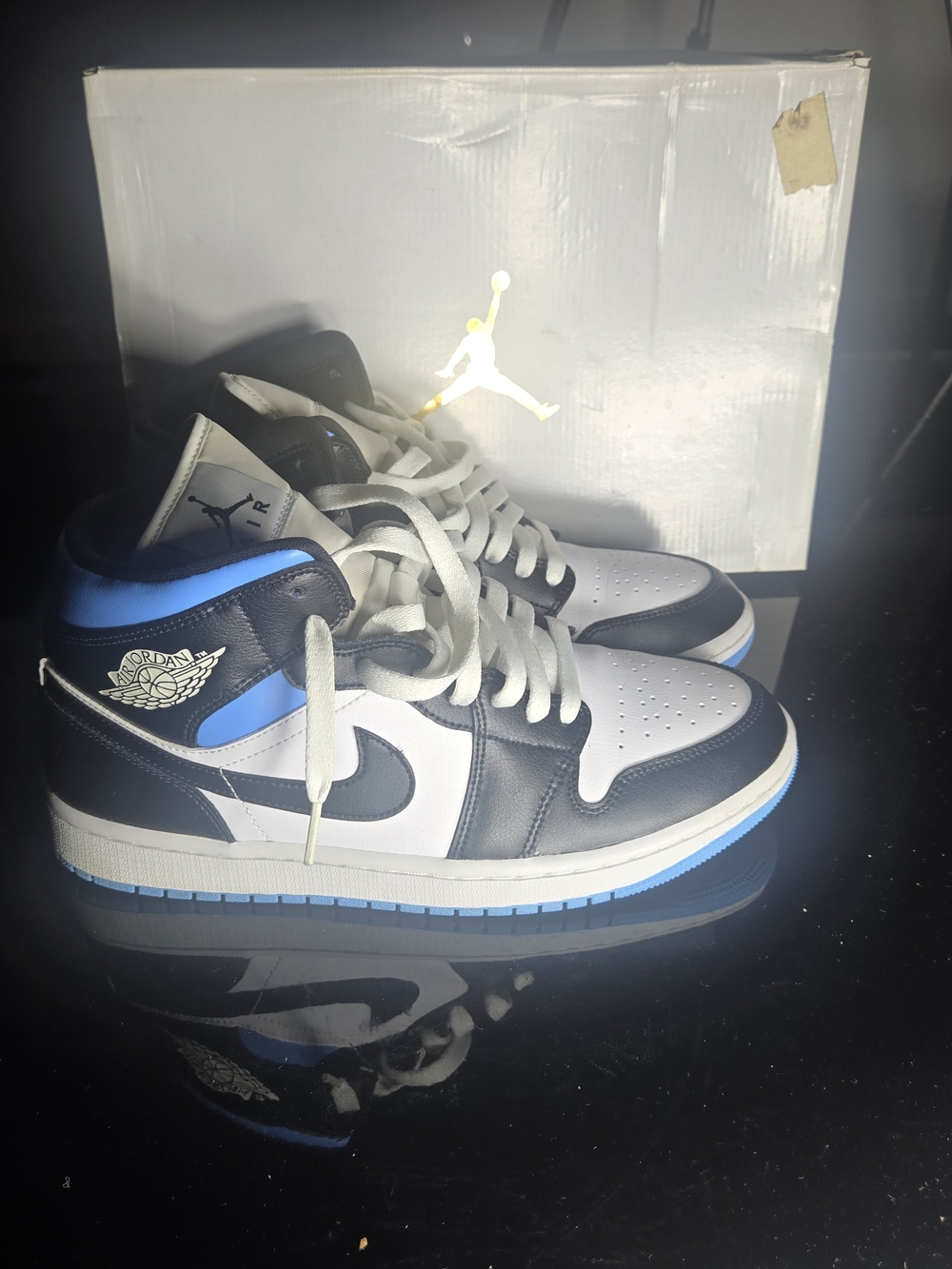 NIKE AIR JORDAN 1 Mid WOMENS SIZE 11/ MENS SIZE 9.5  BQ6472-102